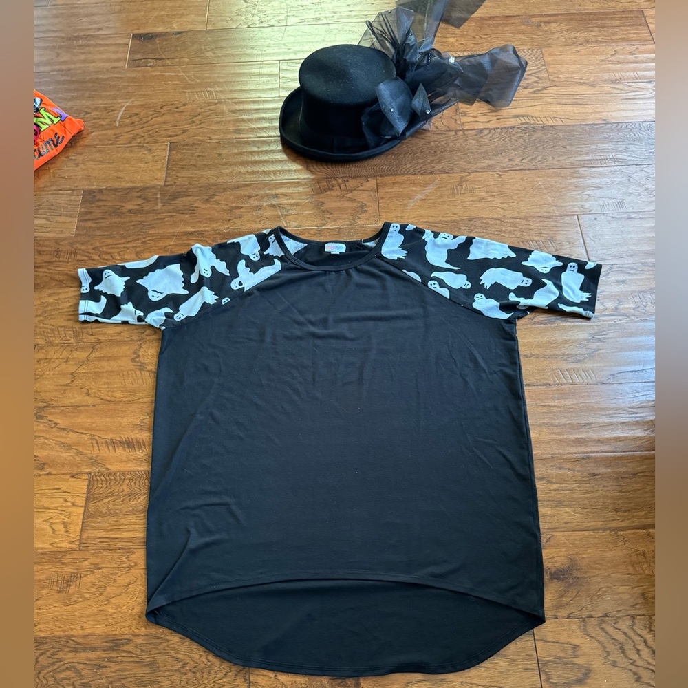 LuLaRoe Black Ghost Print Raglan Sleeve Tunic‎ Top
